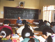 everett teaching tibetans in india 1999
